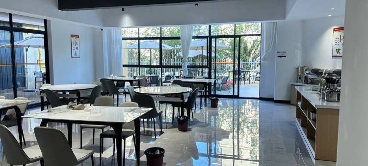 腾冲浅山临湖温泉民宿(东湖公园闫家塘美食城店)图片