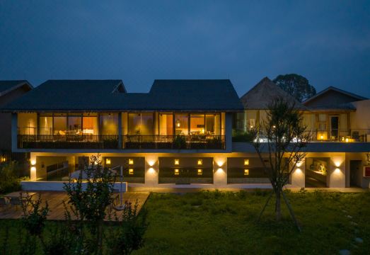 成都温江右岸天鹅湖民宿