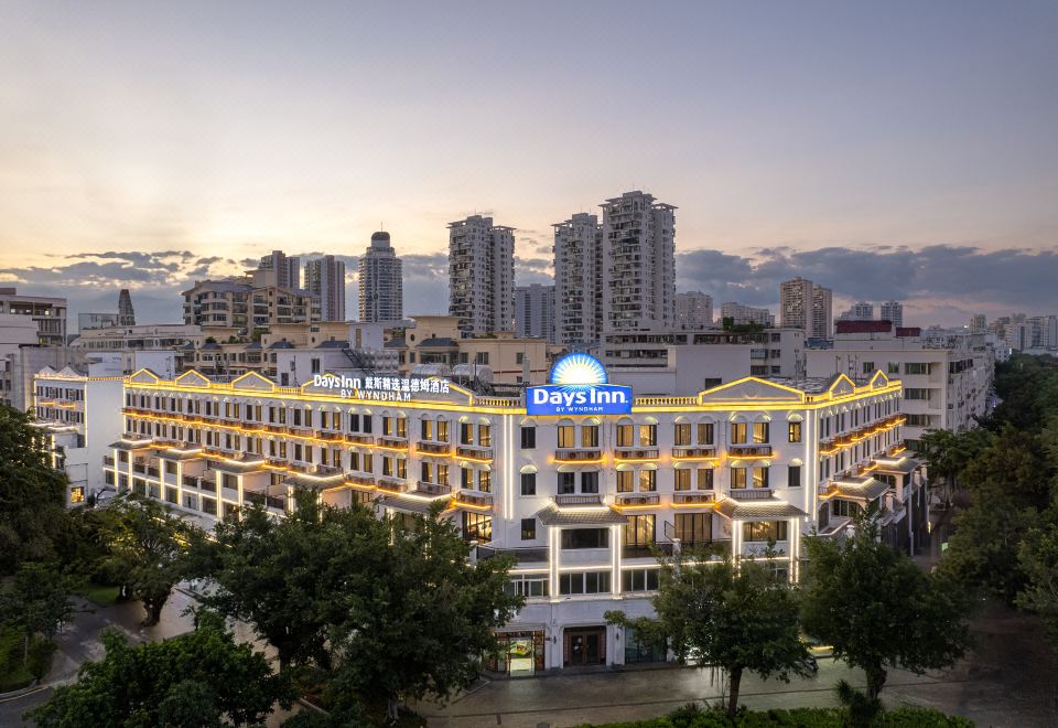 三亚湾戴斯精选温德姆酒店外景图