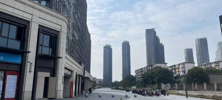 逸轩·轻奢影院民宿(江铃地铁站店)图片