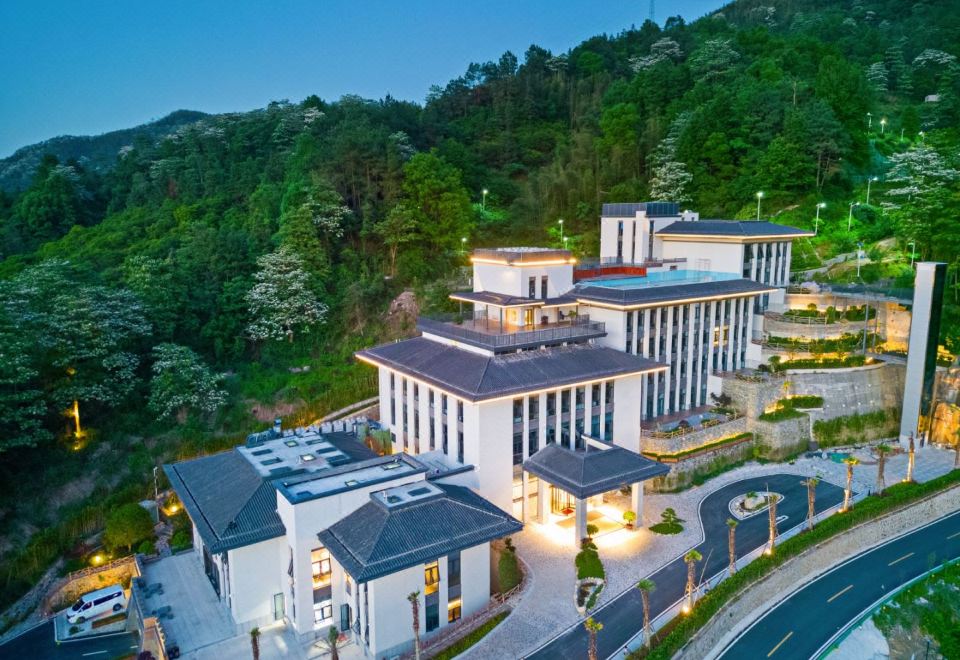 明月驿站度假酒店外景图