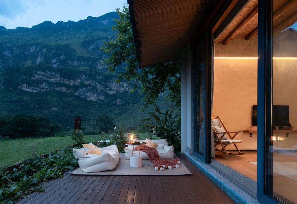 zhenshanheHotel Overview