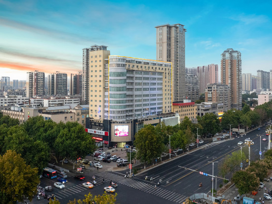 南阳阿尔特精致酒店(南阳火车站武侯祠店)