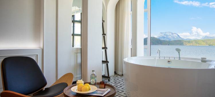 汀水岸丨圣托里尼日落湖景花园设计师度假酒店(泸沽湖店)图片