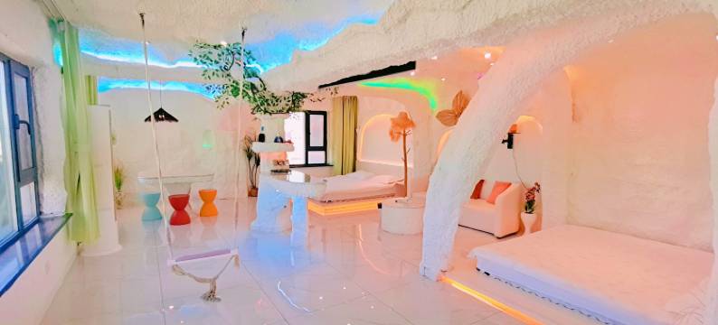 花田里 · 网红洞穴主题观影民宿(延吉延边大学西市场店)图片