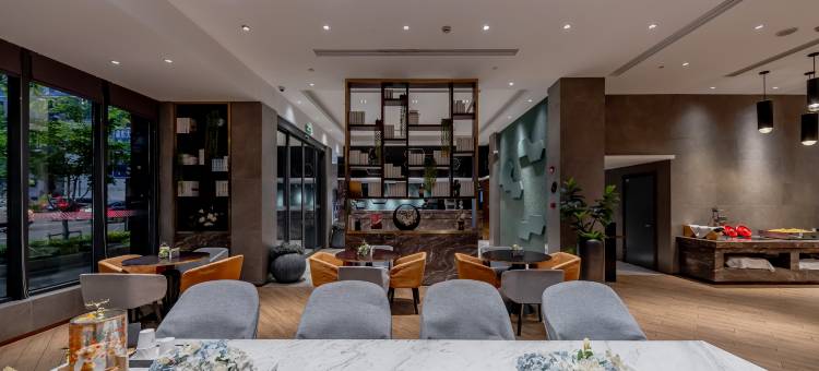 和颐至尊酒店(上海陆家嘴源深路地铁站店)图片