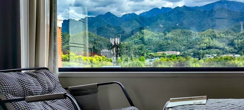 伊畔君颜民宿(老君山店)图片