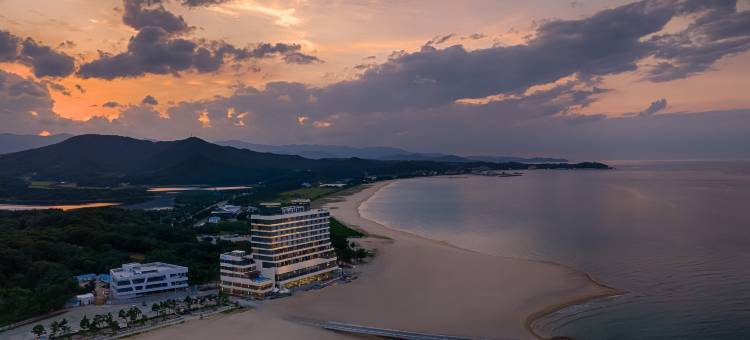 瑞娜布露索尔海滩酒店(Renebleu by Sol Beach)图片