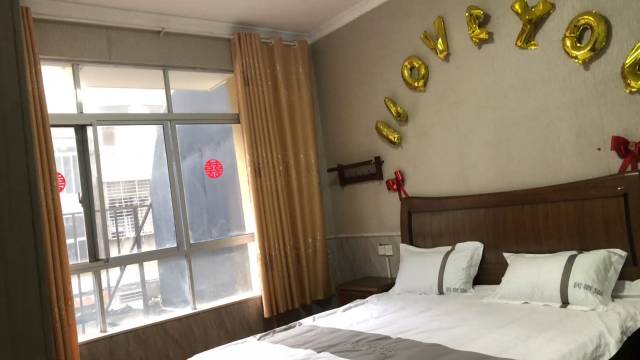 凤凰美食轰趴馆民宿