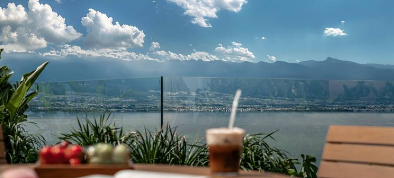 大理梧茗·Holiday Villa海景度假美宿(大理机场洱海店)图片