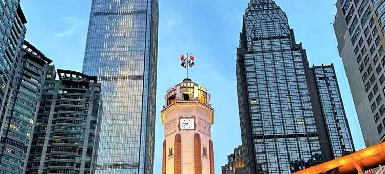 重庆解放碑洪崖洞恩季M酒店图片