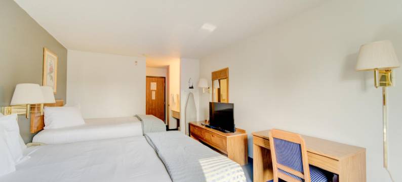 Capital O Amerihost Inn and Suites Fulton Hwy 54 MO图片