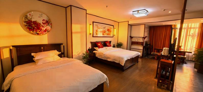 狼戈的家度假酒店(丝路之光旅游小镇火车站店)图片