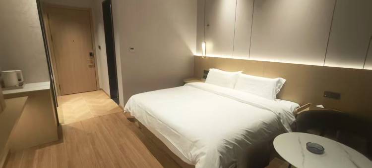 鑫飞鸿精品民宿(建平南山森林公园店)图片