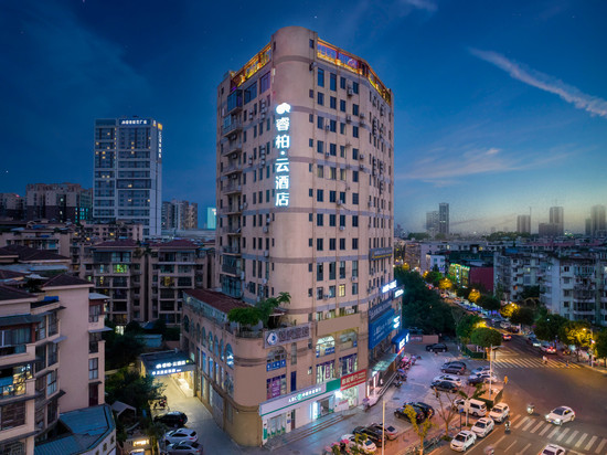 如家睿柏·云酒店(成都青白江大弯中学店)