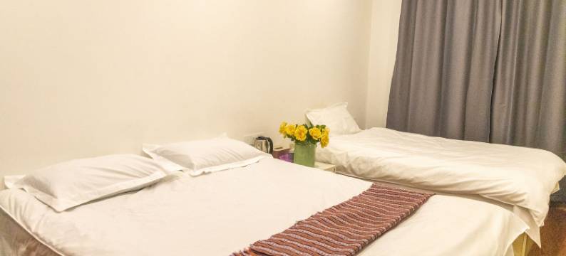 色达彼岸花开客栈图片