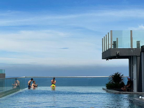 芭提雅中心基地酒店 The Base 公寓