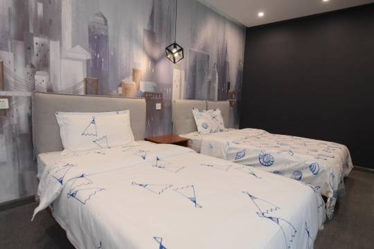 鹰达主题酒店(平顶山凯撒广场店)