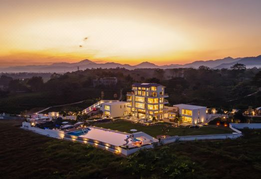 逸山海·慢享榄园茶疗私汤度假民宿外景图