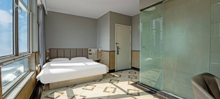 易佰良品酒店(南京江宁大学城交通学院地铁站店)图片