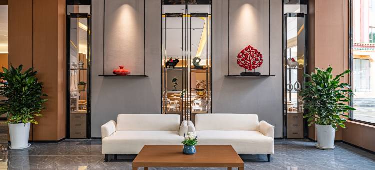 松潘丽呈华廷酒店(黄龙九寨高铁站店)图片