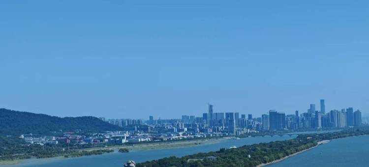 莎贝高空江景酒店(长沙湘江中路碧沙湖地铁站店)图片