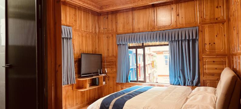 满初藏寨民宿图片