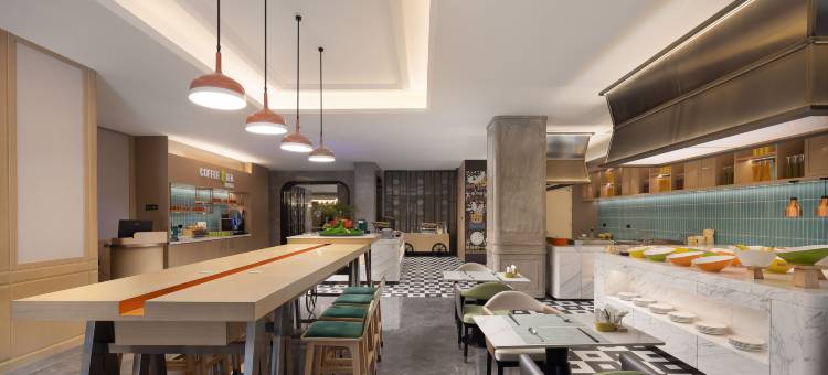 哈尔滨中央大街索菲亚教堂希尔顿惠庭酒店图片