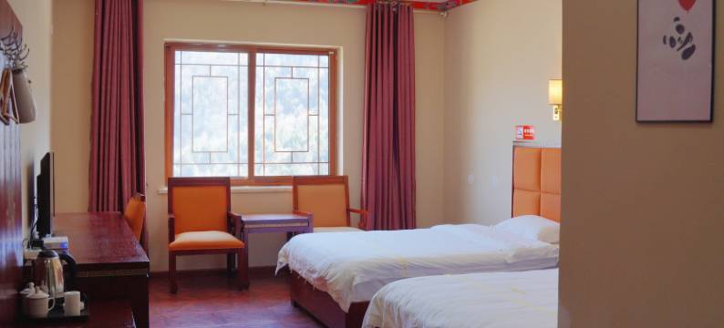 宝兴生态主题酒店图片