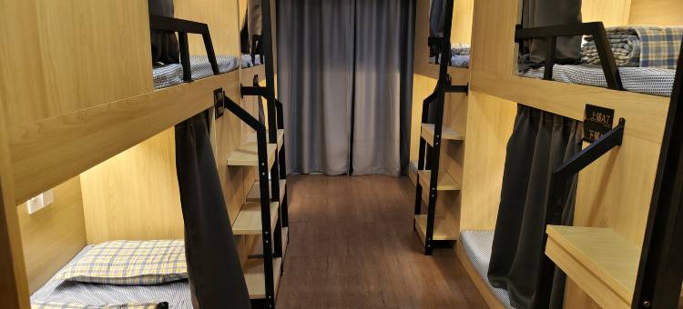 万里青年公寓(季华六路地铁站店)图片