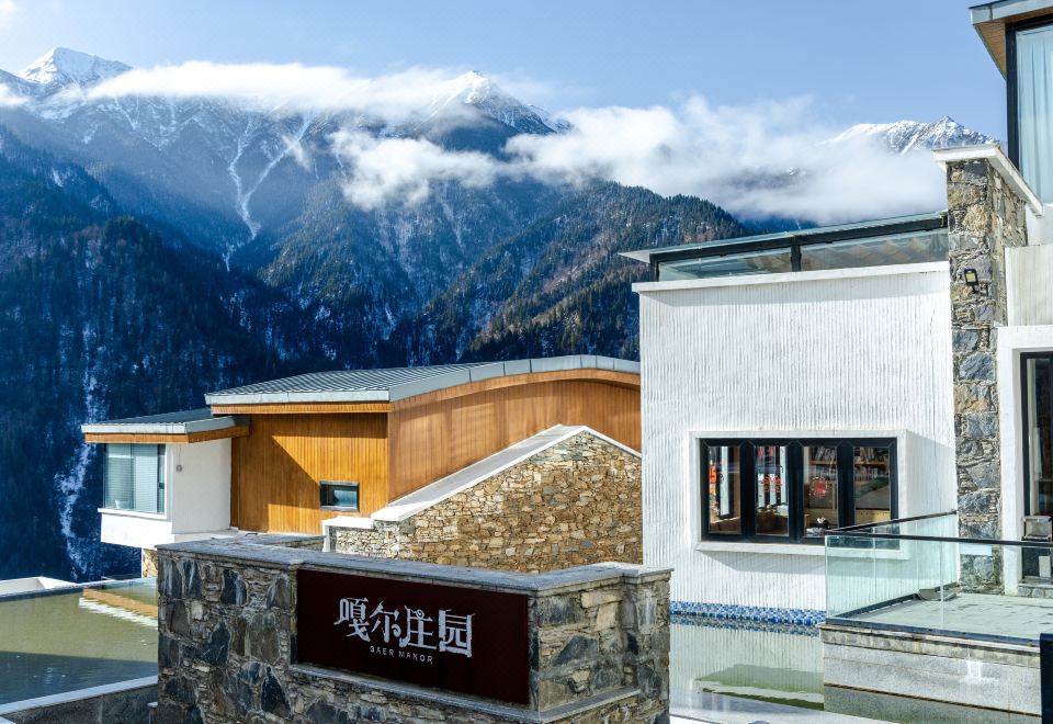 花筑奢·达古冰川嘎尔庄园外景图