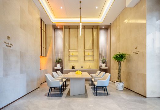 Lavande Hotel (Zhaotong Zhenxiong Hongxing International) Hotel Overview