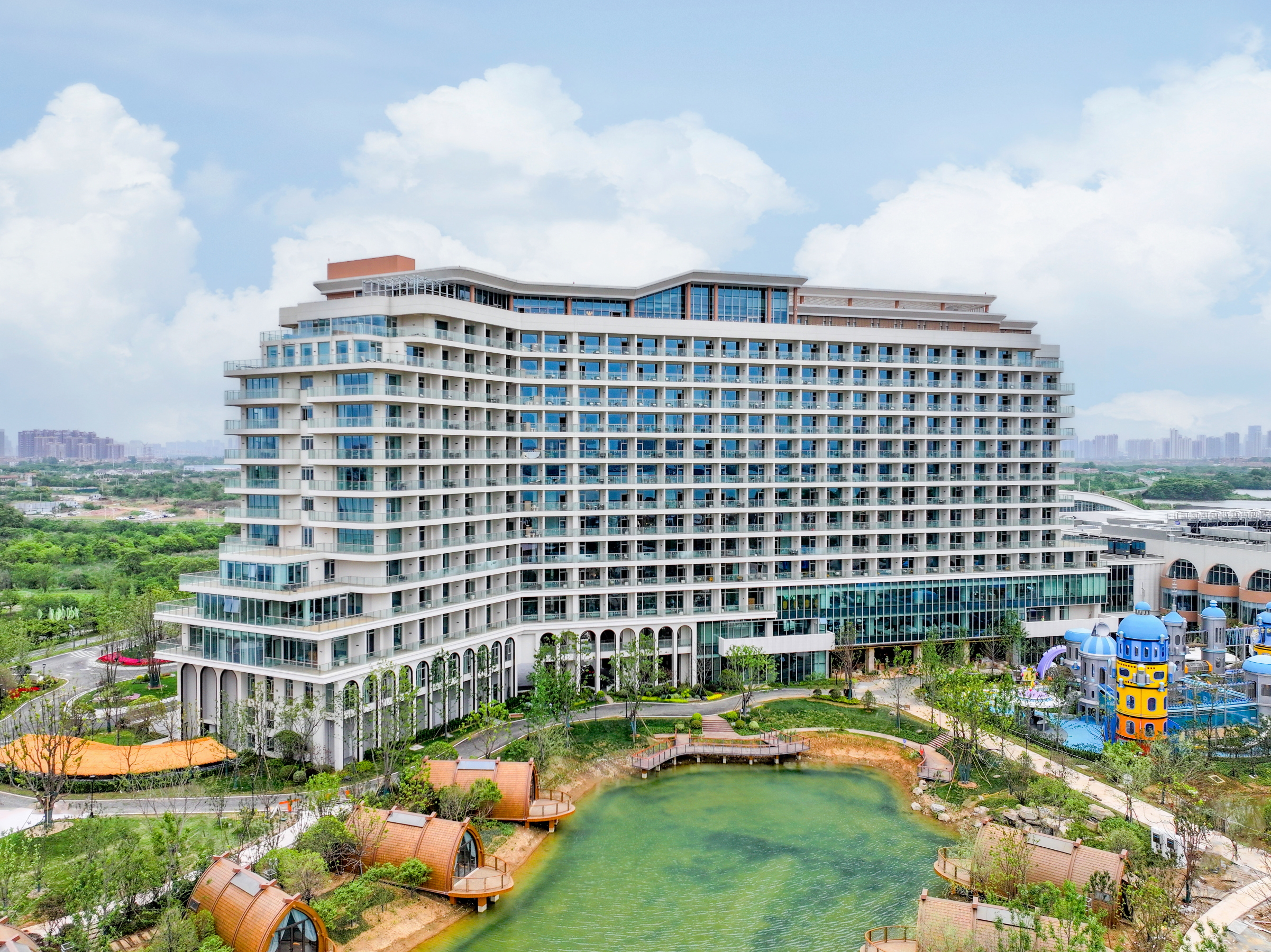 Wuhan Chengjian Senbo Nature Park & Resort Hotel Over view