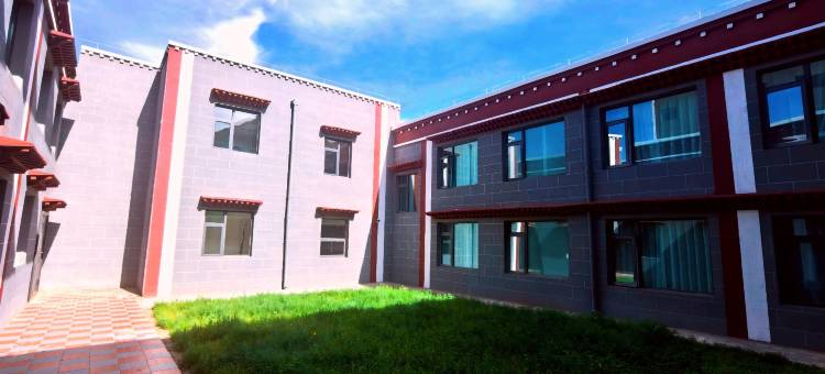 萨迦乃仓酒店图片