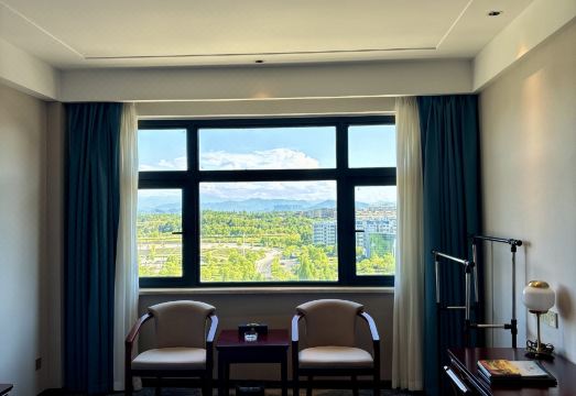 Huayun Hotel Hotel Overview