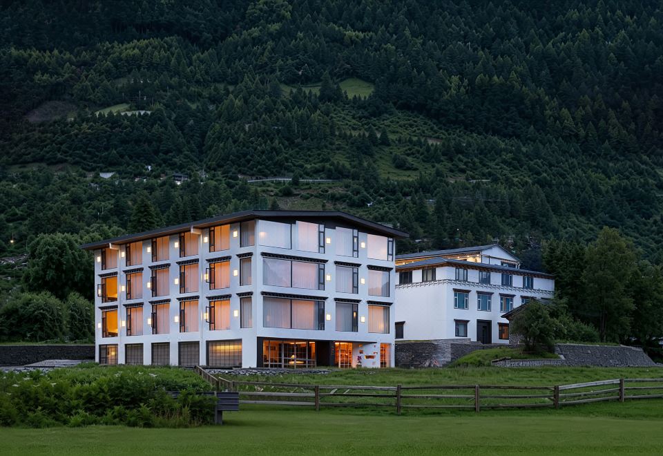 Yubeng Manshan MANSHAN · Golden Snow Bonfire Private Hot Spring ManorHotel Overview