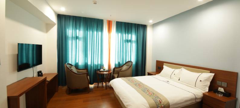 德格县岗炯盼谛岭酒店图片