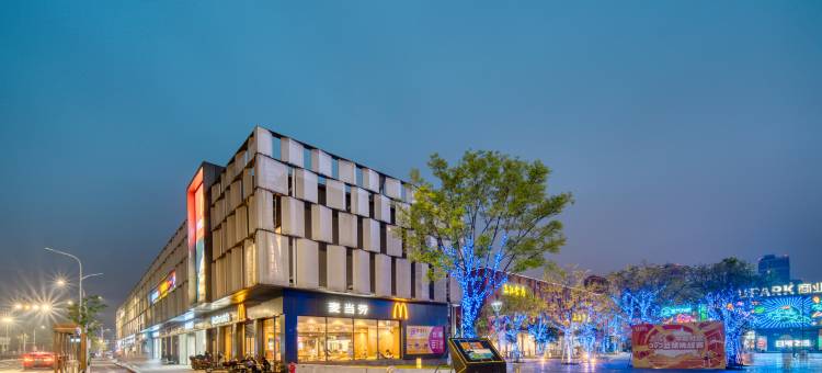 ReMAX热麦电竞酒店(宁波财经学院栎社机场店)图片