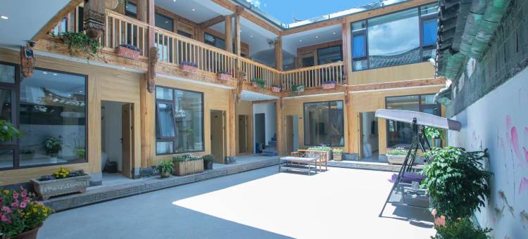 丽江凌云听香客栈图片