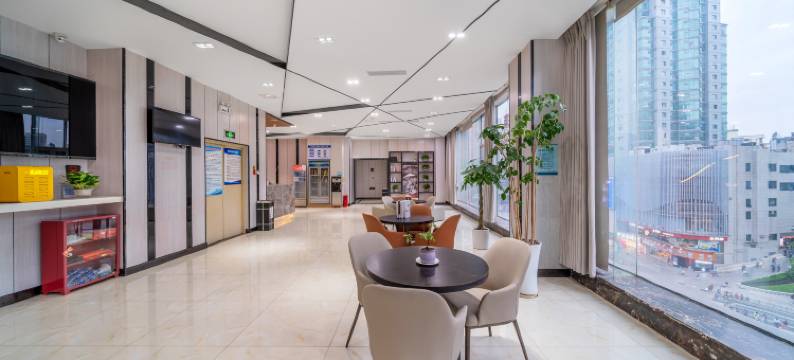 IU酒店(重庆杨家坪步行街地铁站店)图片