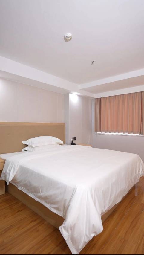 叁易精品酒店(武汉天河机场店)