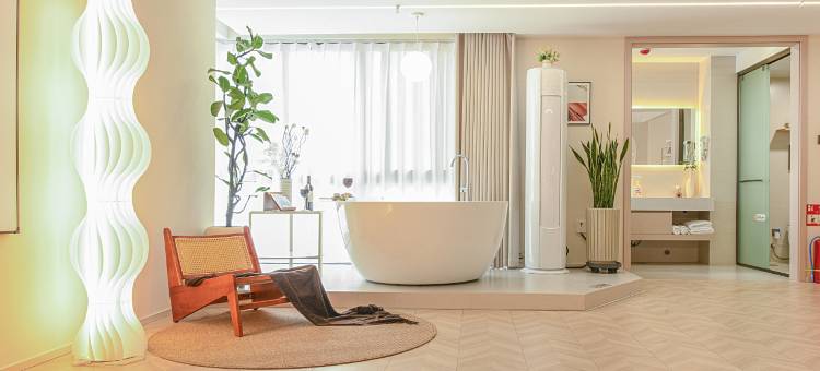 七里拾光·设计师私汤民宿(市中心苏宁广场店)图片