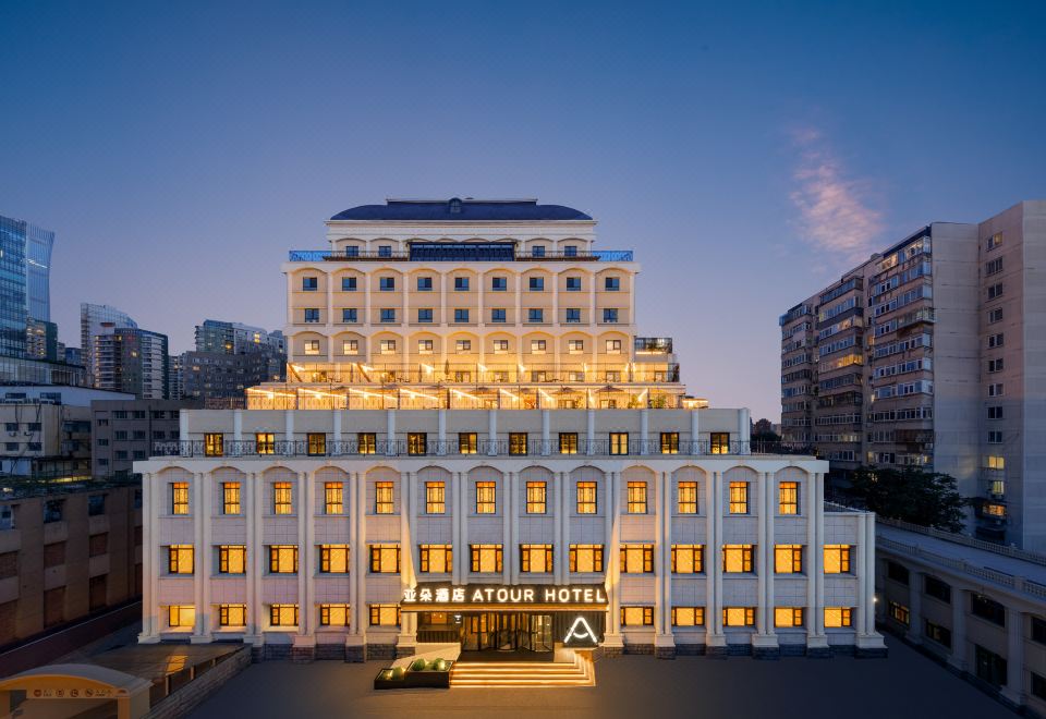 北京国贸东大桥地铁站亚朵酒店外景图