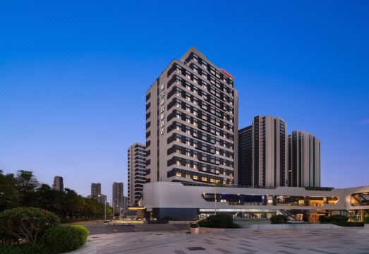 青岛金沙滩希尔顿欢朋酒店外景图