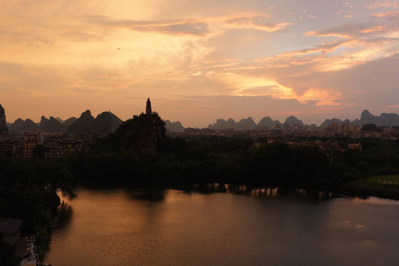 漓江望月•Quiet Holiday 湖畔酒店(桂林两江四湖象鼻山景区店)图片
