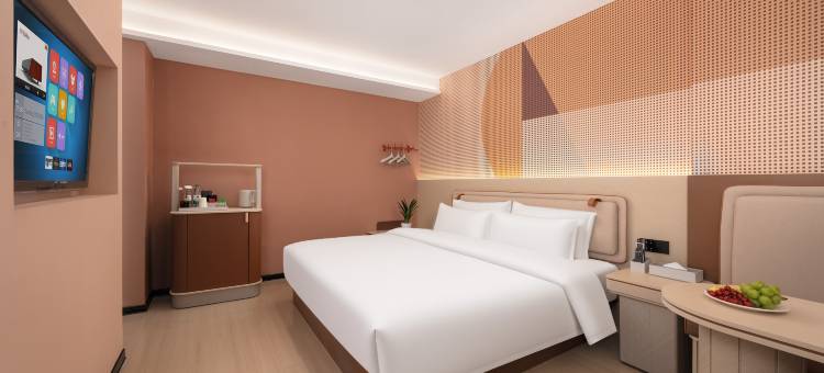 铂悦水晶酒店(余干琵琶湖景区米兰街店)图片