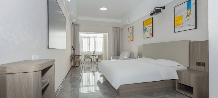 云畔影视酒店(安阳高铁东站站前广场迎宾公园店)图片