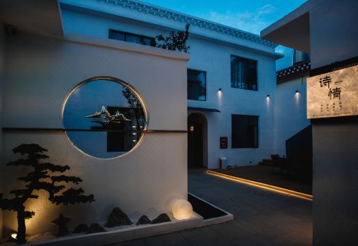 Poetry | verse designer intelligent oxygen environment Hotel Overview