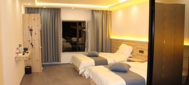 上木居贡噶山居图片