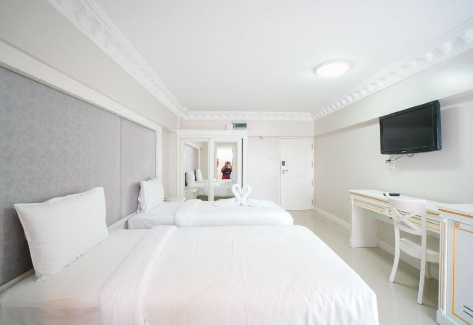 Romance Hotel Sukhumvit 97 over view
